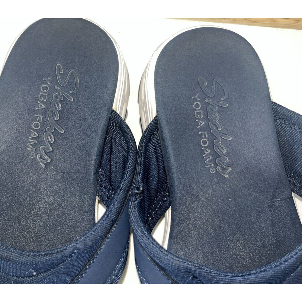Skechers Yoga Foam Navy Blue/white Size 8 Woman’s Sandals Slip-on - Picture 4 of 9